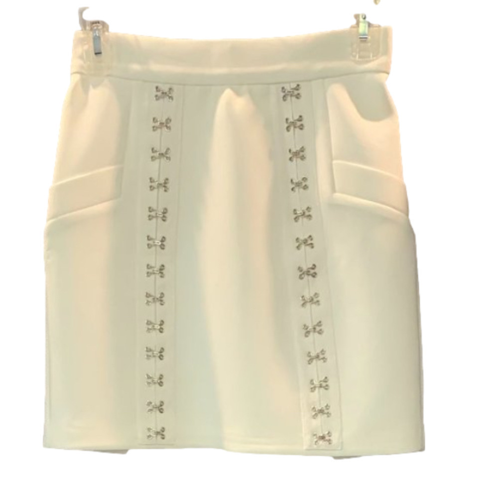 🔥🔥SALE🔥🔥CAMEO White Mini Skirt with Hook & Eye Detail  NWOT